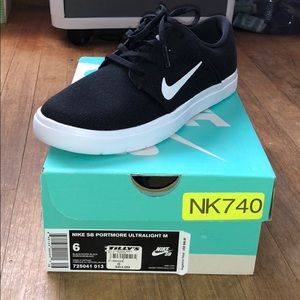 Black Nike SB portmore Ultralights